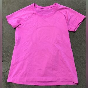 Women’s Lululemon sonic pink race length short sleeve swiftly tech tee size 6